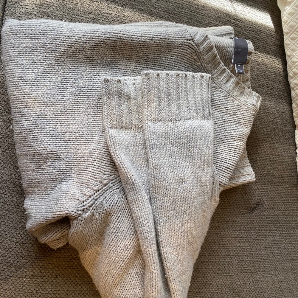 Vince Wool V-Neck Sweater in Grey